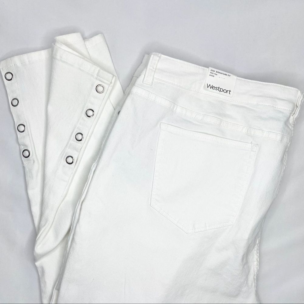 NWT Westport Capri Jeans with Ankle Snap Closure